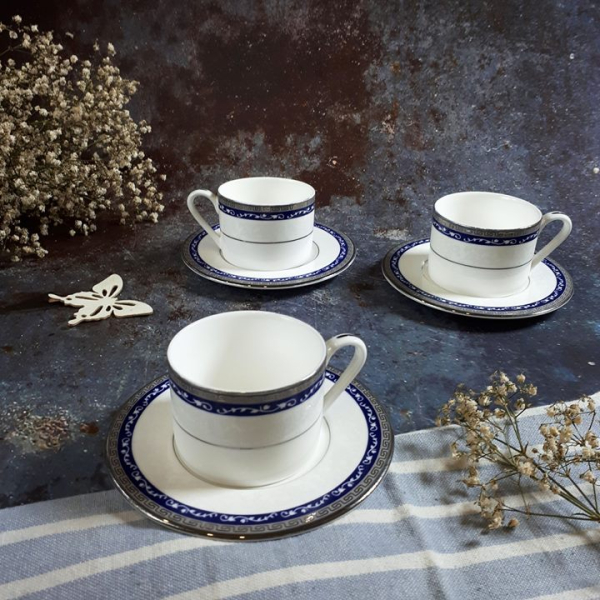 Set trà nhỏ xinh men bóng trang trí họa tiết vẽ bạc của Royal Fernwood Porcelain. Made in Sri Lanka.