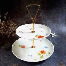 Đĩa tầng (cakestand) men bóng họa tiết hoa lá của Narumi.