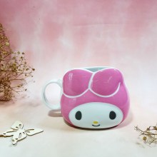 Cốc men bóng hình My Melody chạm nổi của hãng Sanrio.  Hàng Nhật gia công ở TQ.